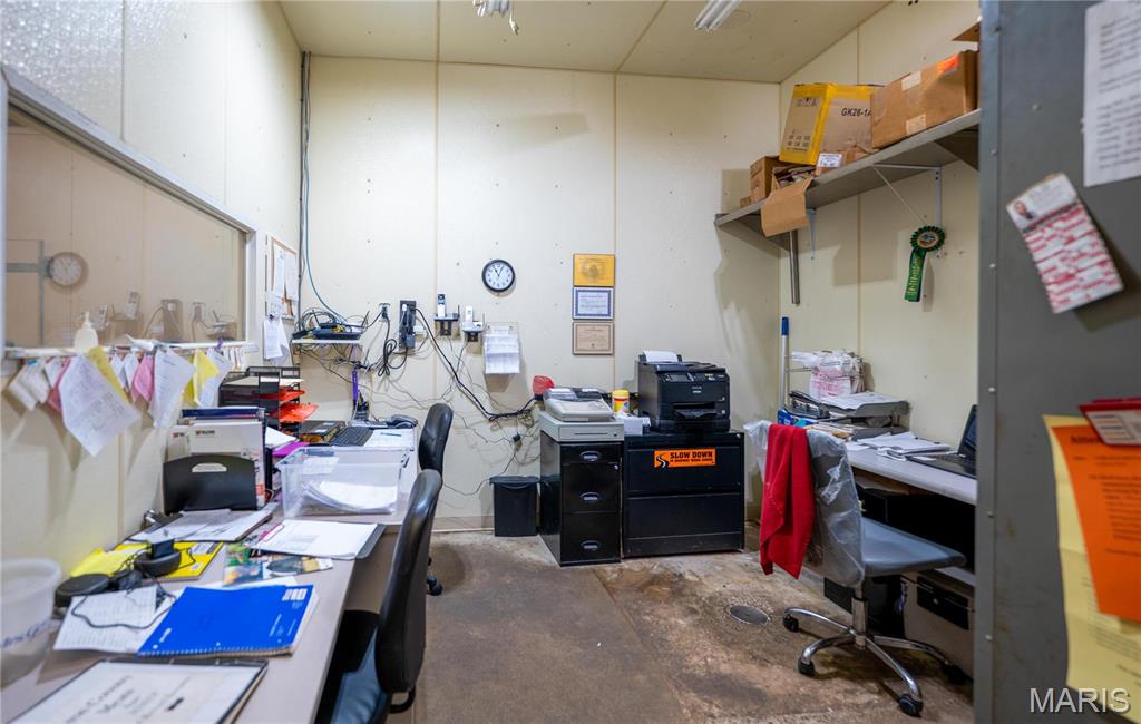 Lyon Store - Commercial Sale