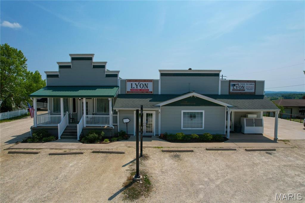 Lyon Store - Commercial Sale