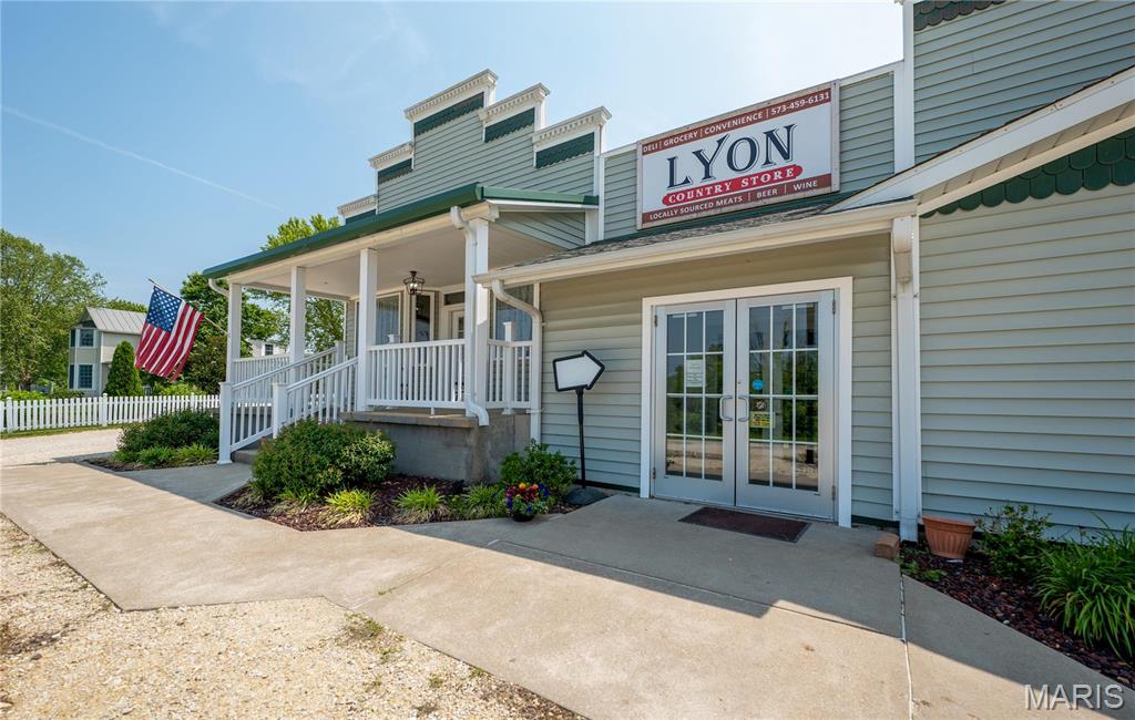 Lyon Store - Commercial Sale