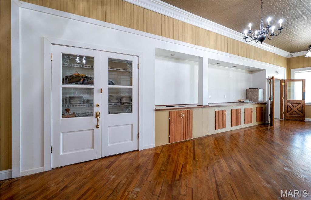 Lyon Store - Commercial Sale