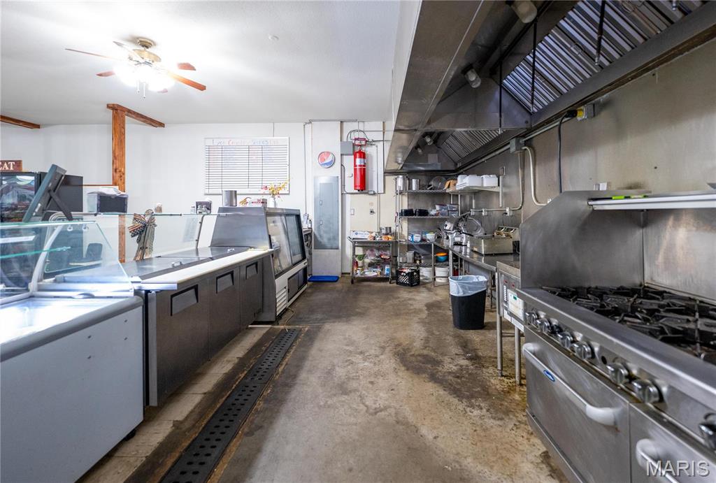 Lyon Store - Commercial Sale