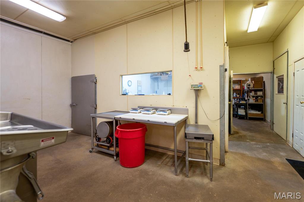 Lyon Store - Commercial Sale