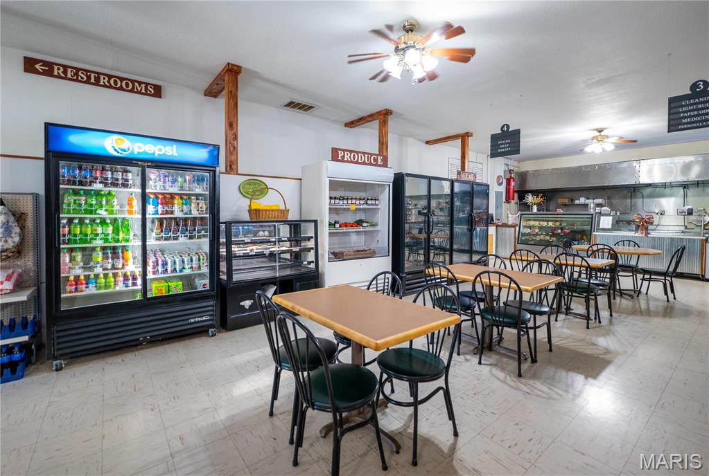 Lyon Store - Commercial Sale