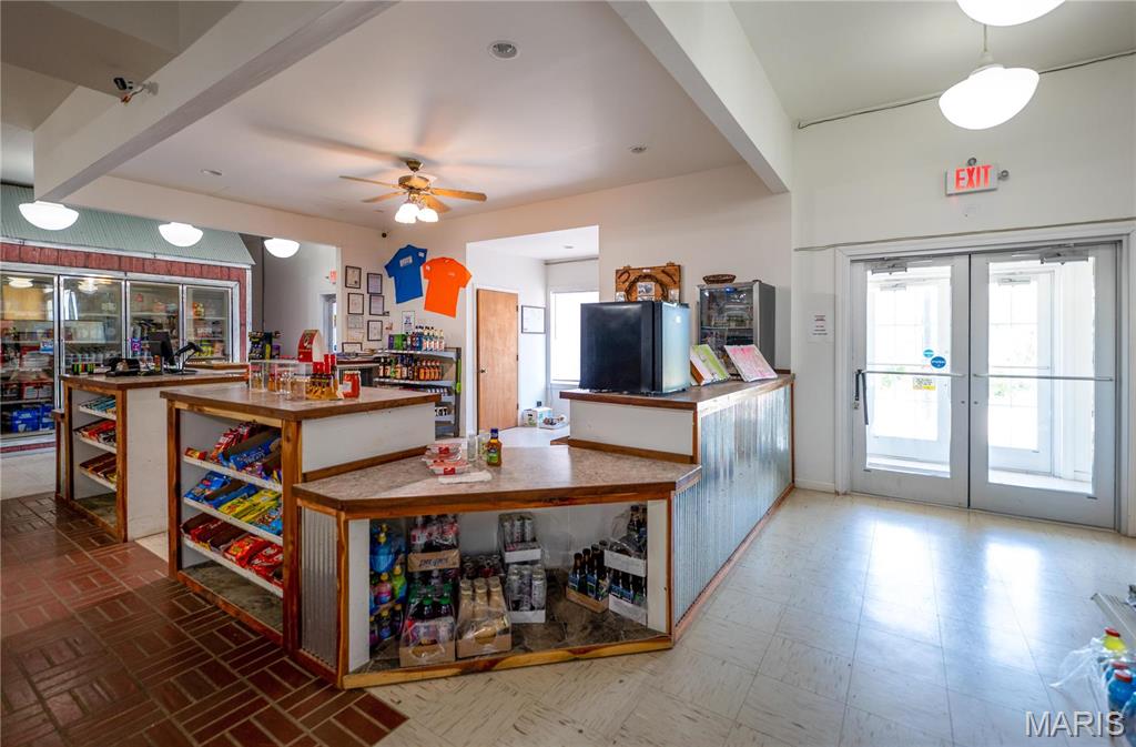 Lyon Store - Commercial Sale