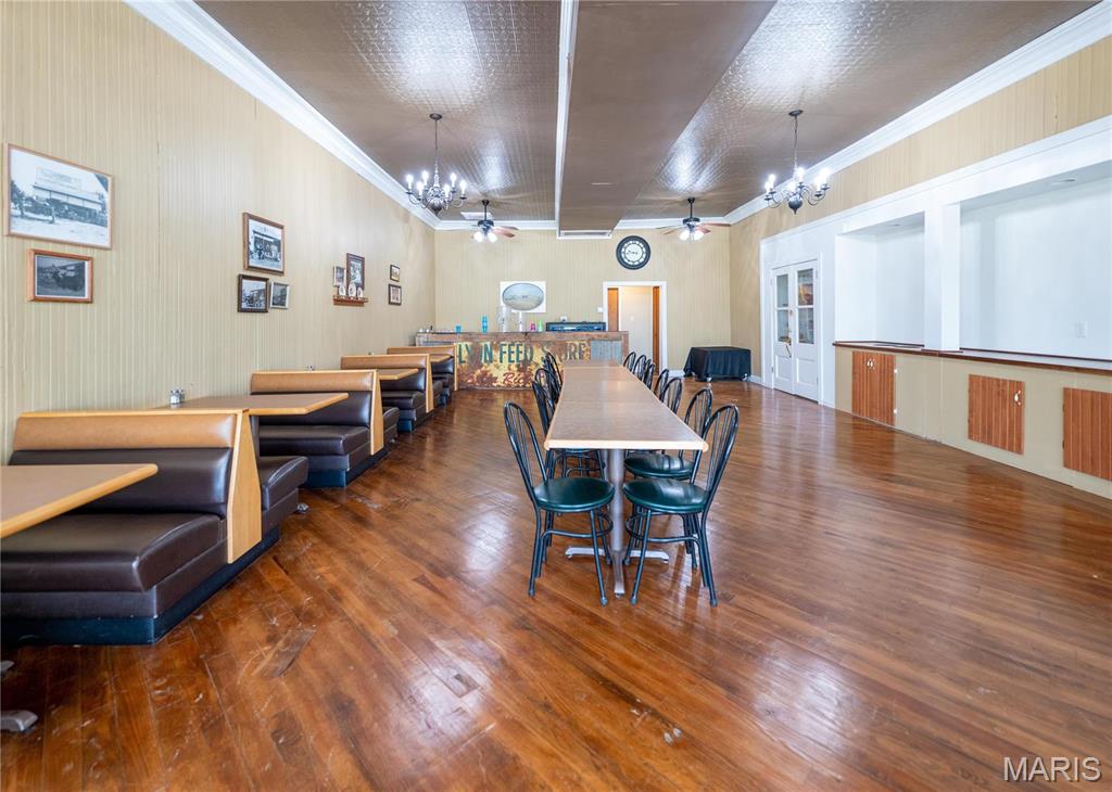 Lyon Store - Commercial Sale