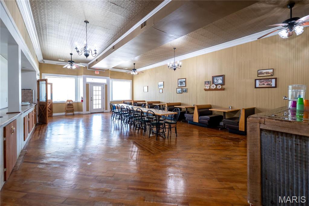 Lyon Store - Commercial Sale