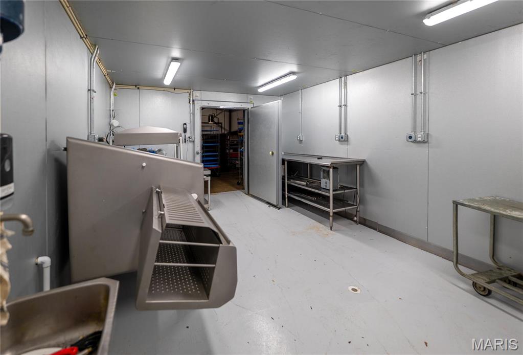 Lyon Store - Commercial Sale