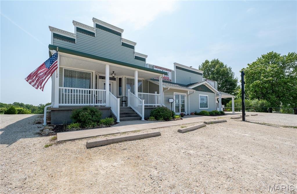 Lyon Store - Commercial Sale