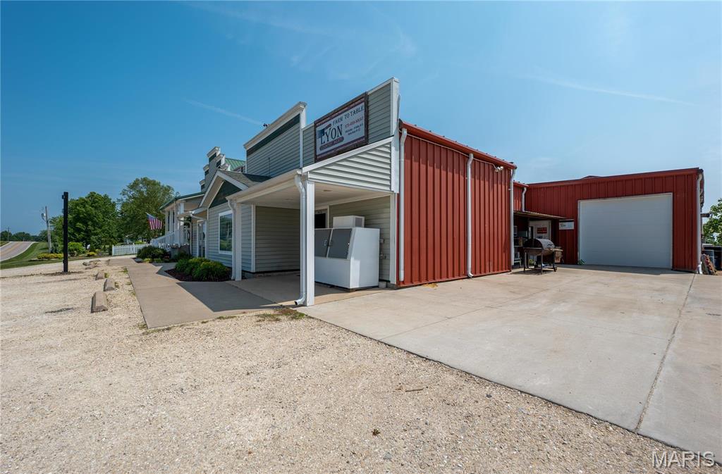 Lyon Store - Commercial Sale