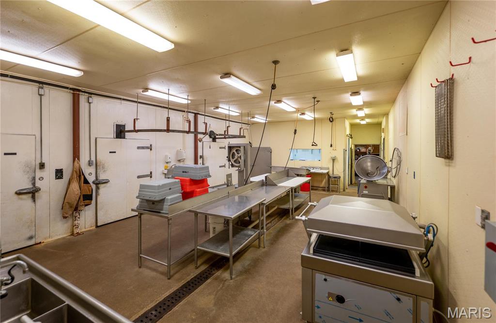 Lyon Store - Commercial Sale