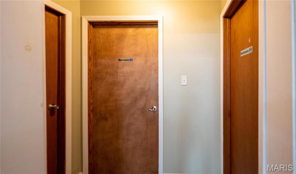 Lyon Store - Commercial Sale