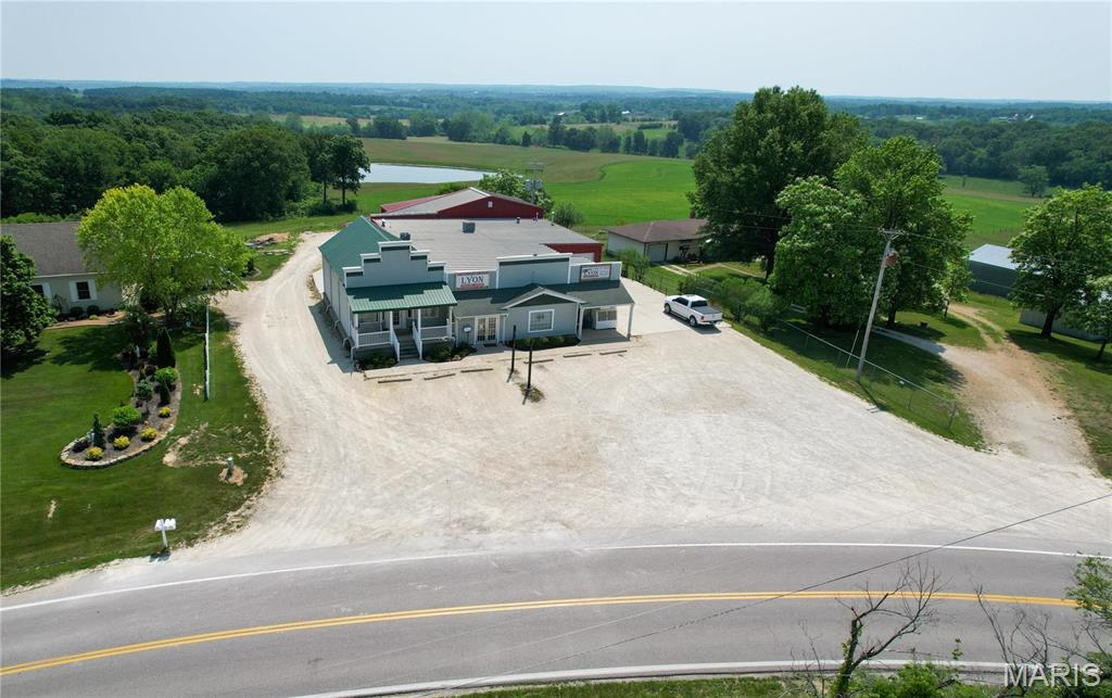 Lyon Store - Commercial Sale