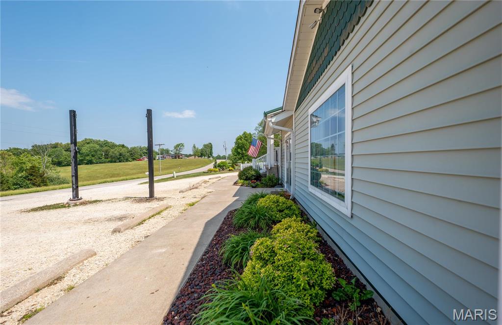 Lyon Store - Commercial Sale