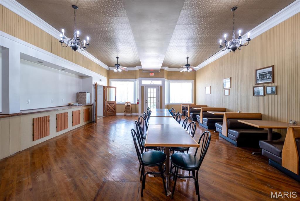 Lyon Store - Commercial Sale