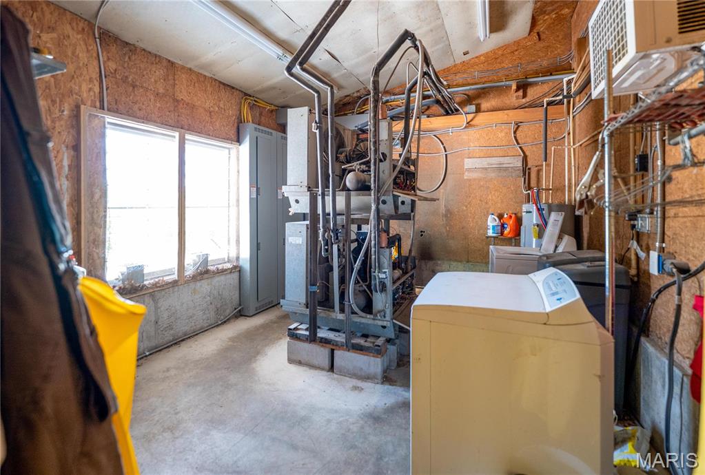 Lyon Store - Commercial Sale