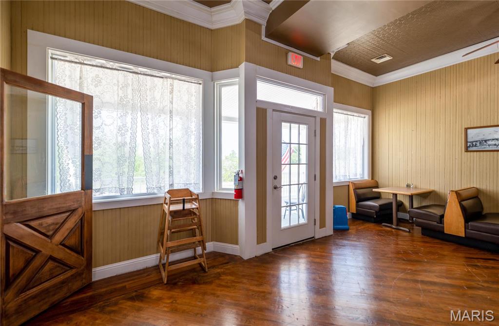 Lyon Store - Commercial Sale