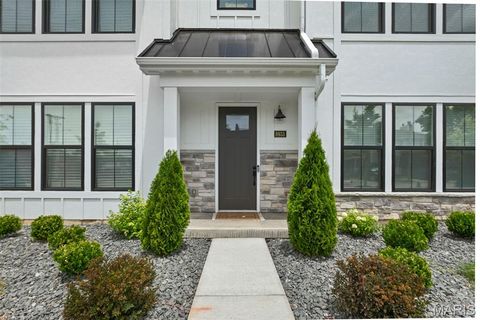 Photo of 8933 Eager Road, St Louis, MO 63144 (MLS # 26019040)