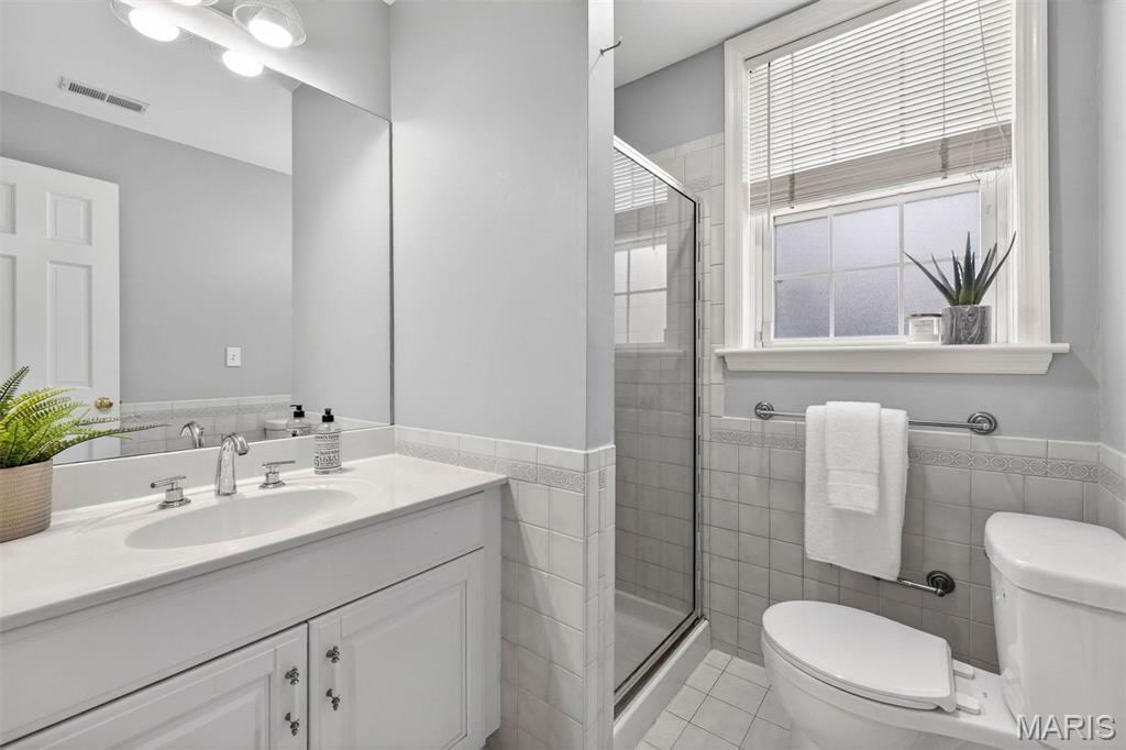 Wydown Pointe Condo - Residential