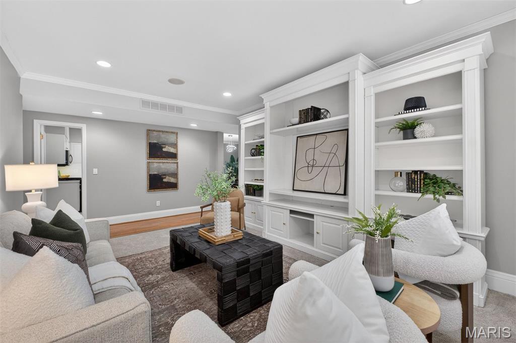 Wydown Pointe Condo - Residential