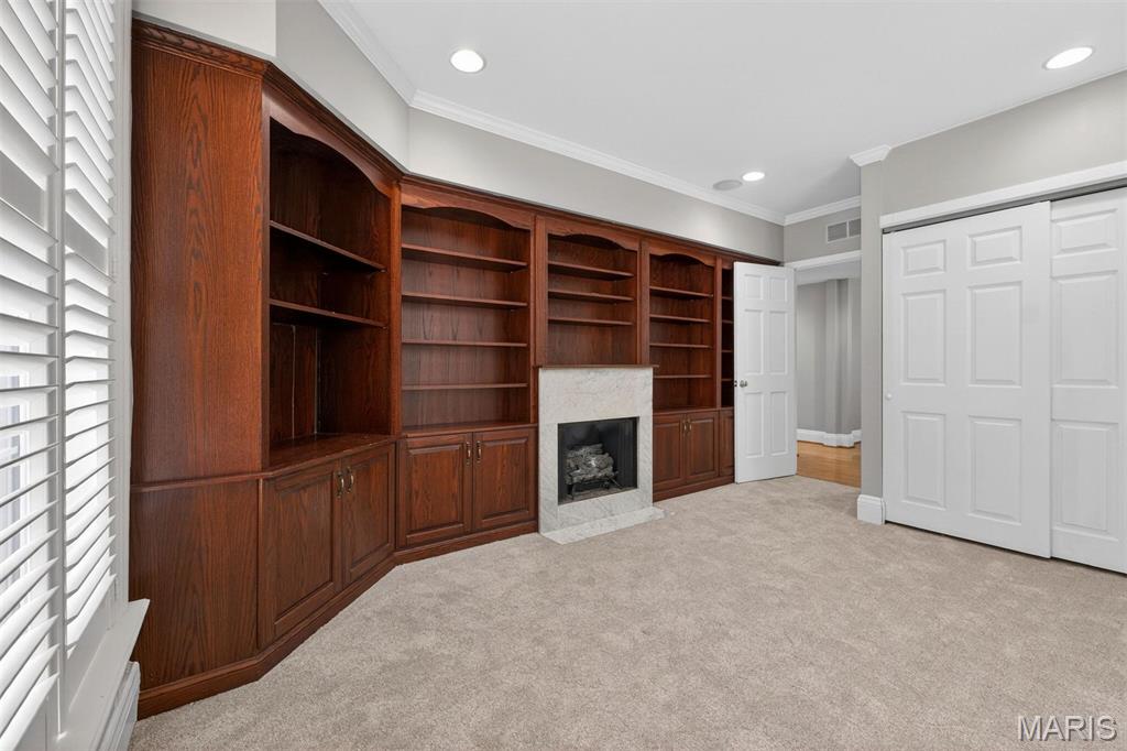 Wydown Pointe Condo - Residential