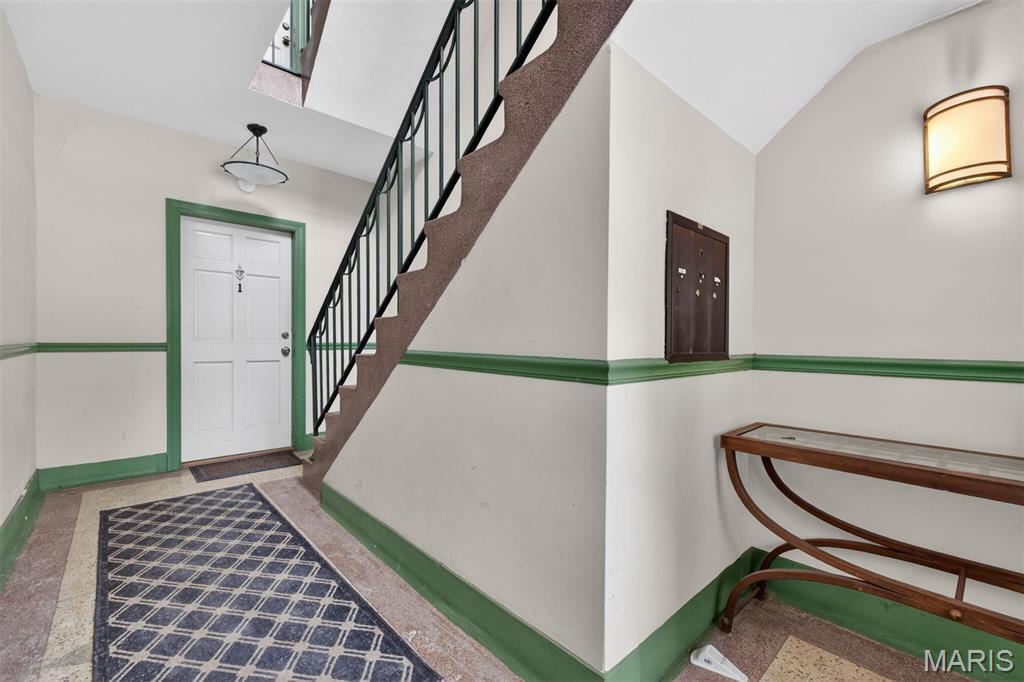 7542 Wydown Boulevard A