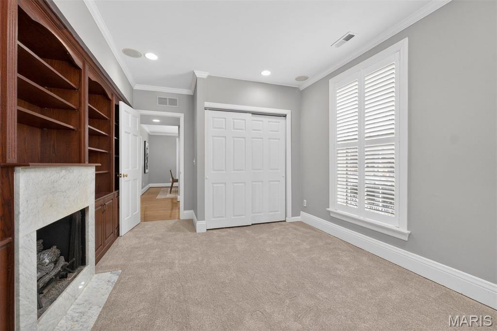 Wydown Pointe Condo - Residential