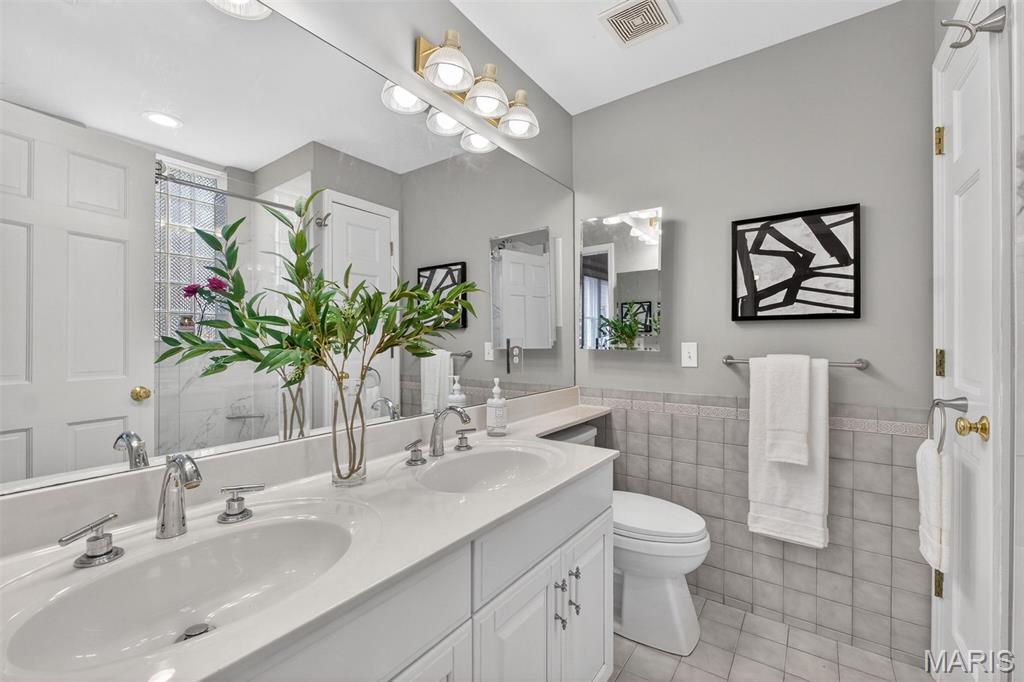 Wydown Pointe Condo - Residential