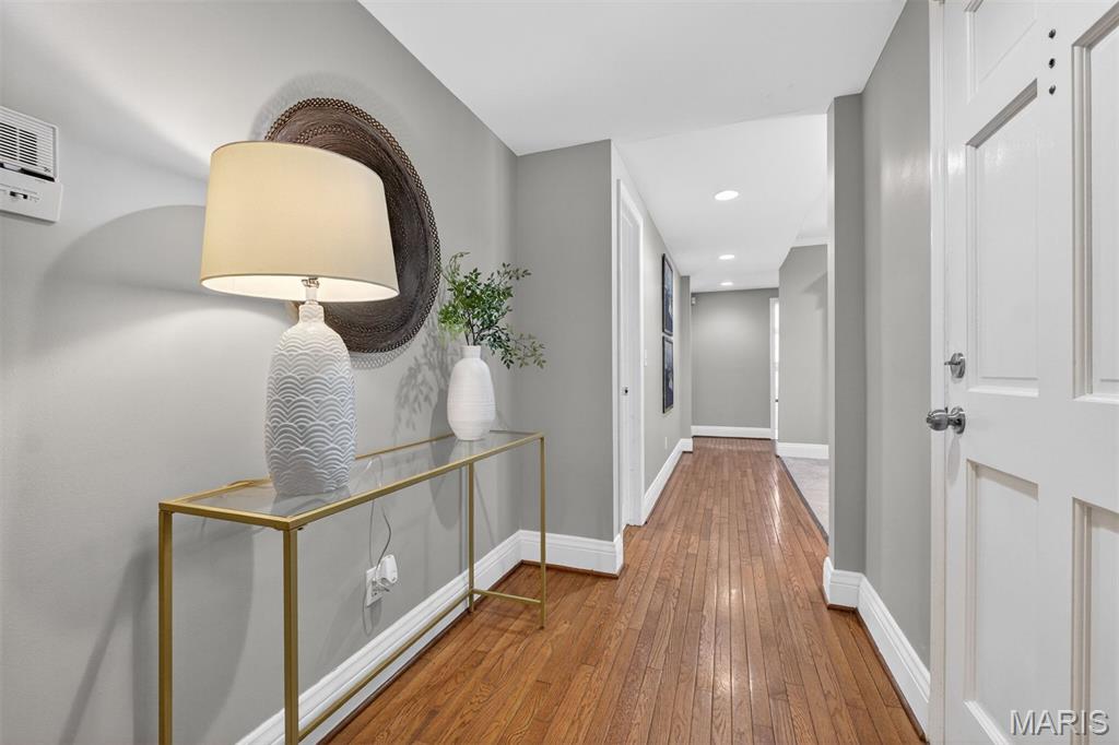 Wydown Pointe Condo - Residential