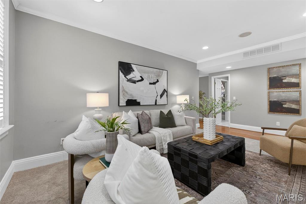 Wydown Pointe Condo - Residential