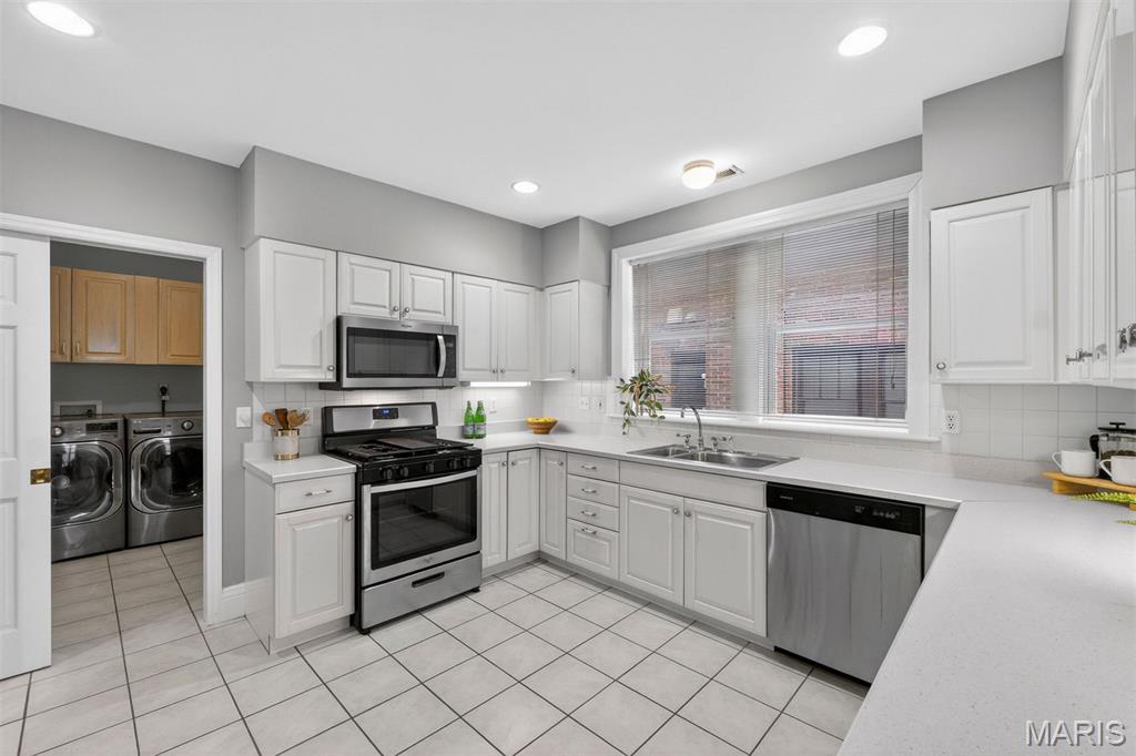 Wydown Pointe Condo - Residential