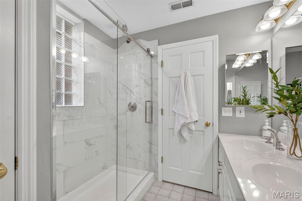 Wydown Pointe Condo - Residential