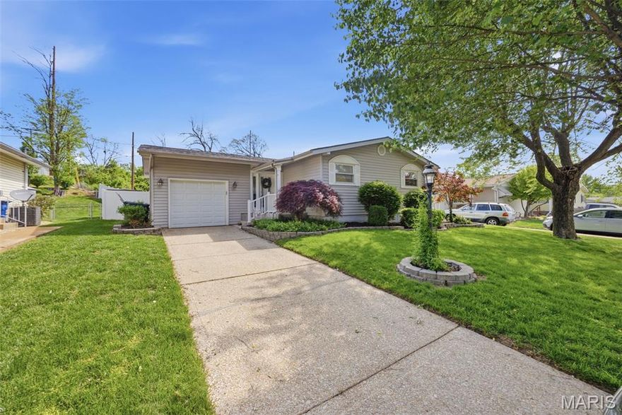 Perfectly prepared and move-in ready home in Oakville! This residence has been cared for and updated with newer appliances, and systems.  Spacious living room with dining area for all activities.  The outdoor space presents a private sanctuary with a fenced backyard. A welcoming patio provides a comfortable spot for relaxation and appreciating the surroundings. This inviting single family residence offers a harmonious blend of practical features and comfortable living, awaiting its next chapter with you.