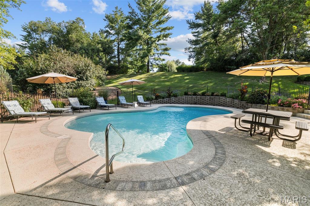 Kingspointe 2B - Residential