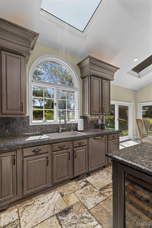 Kingspointe 2B - Residential