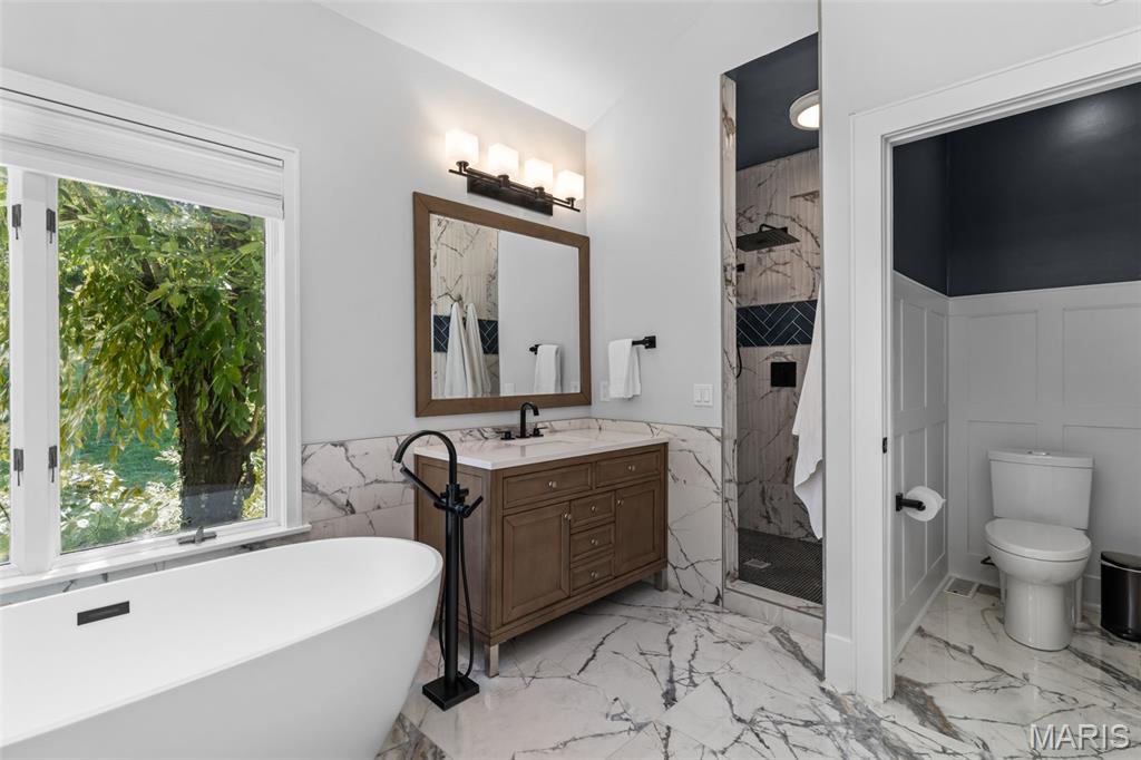 Kingspointe 2B - Residential