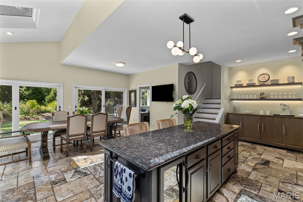 Kingspointe 2B - Residential