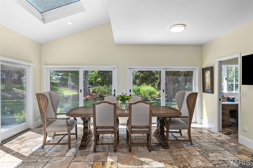 Kingspointe 2B - Residential