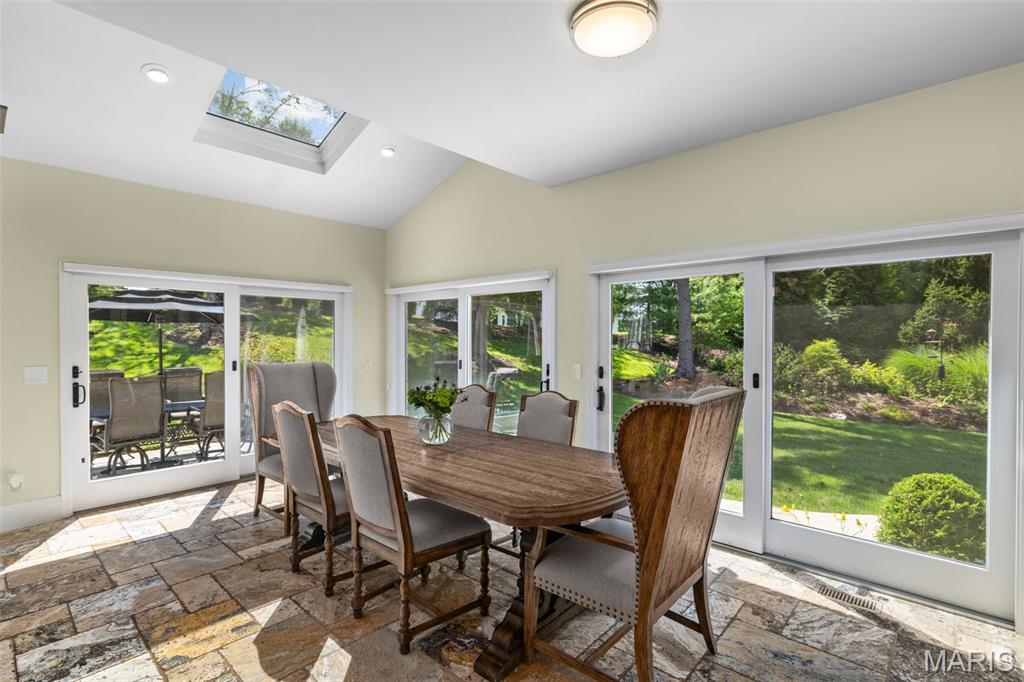 Kingspointe 2B - Residential