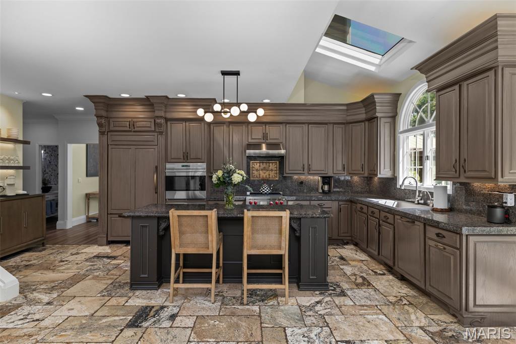 Kingspointe 2B - Residential