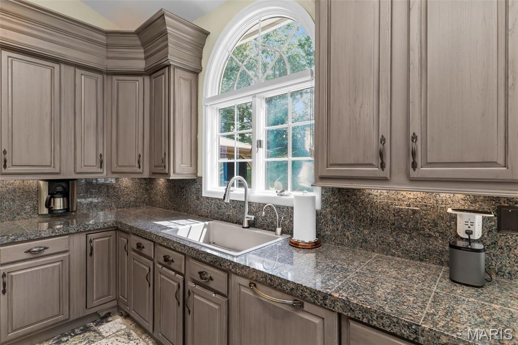 Kingspointe 2B - Residential