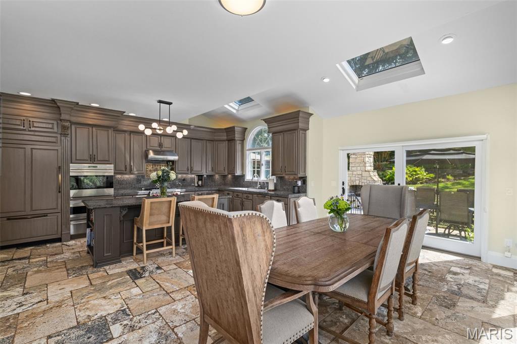 Kingspointe 2B - Residential