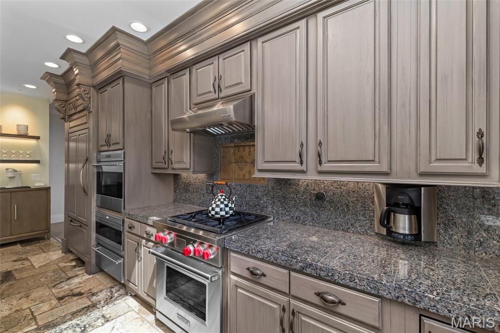 Kingspointe 2B - Residential