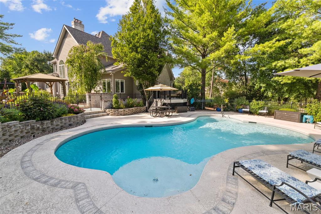 Kingspointe 2B - Residential