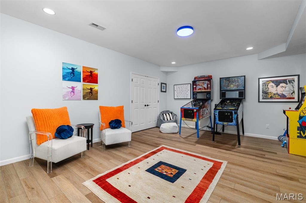 Kingspointe 2B - Residential