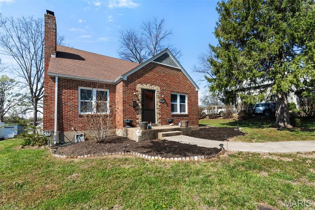 Photo of 185 8th St, Ste Genevieve, MO 63670 (MLS # 26010193)