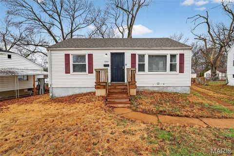 Photo of 2037 Bainbridge Drive, St Louis, MO 63133 (MLS # 26012067)