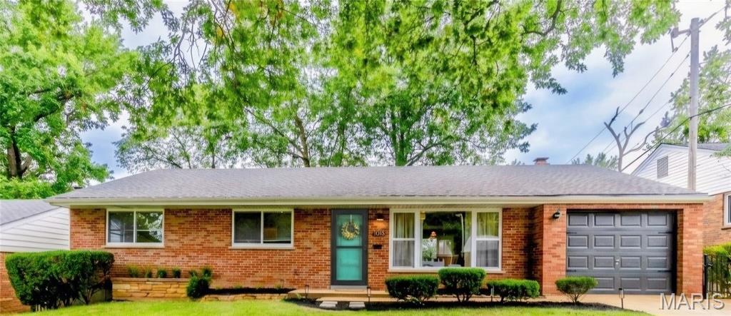 Photo 1 of 32 — 1015 Chartres Avenue, University City, MO 63132