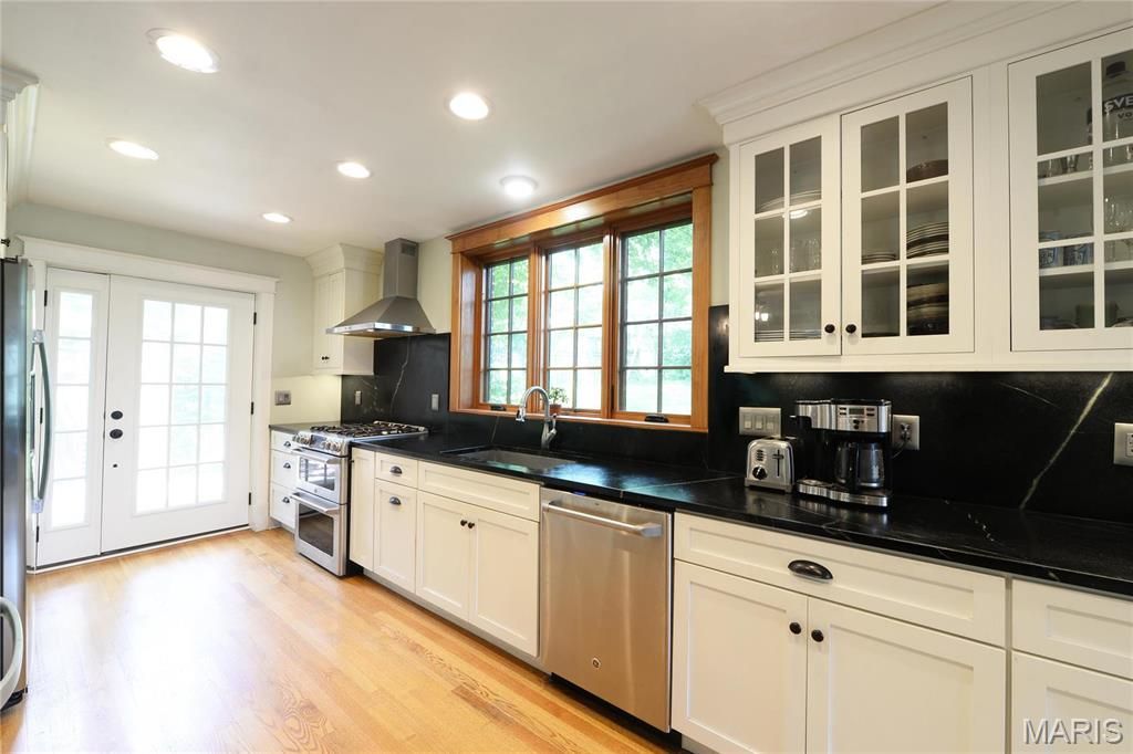 Photo of 418 Carswold Drive, St Louis, MO 63105 (MLS # 26013474)