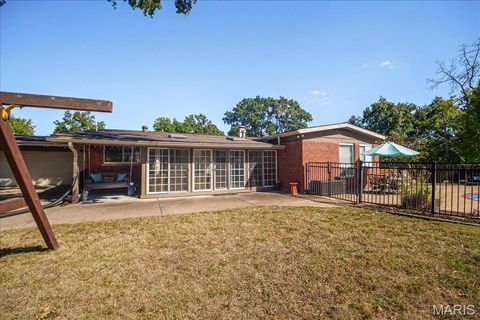 Tiny photo for 833 Twosome Court, Ballwin, MO 63011 (MLS # 25070348)