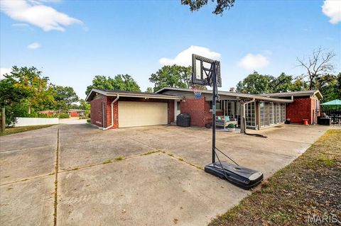 Tiny photo for 833 Twosome Court, Ballwin, MO 63011 (MLS # 25070348)